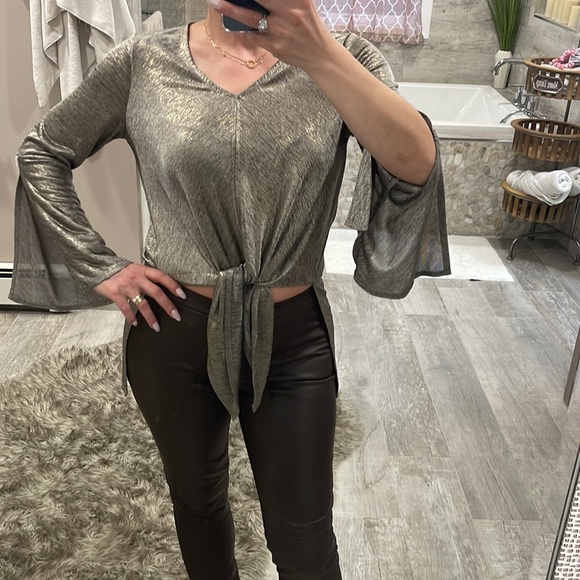 Fever Tops - ‼️BUNDLE SALE 4 FOR $20 - NWOT Gorgeous crop top